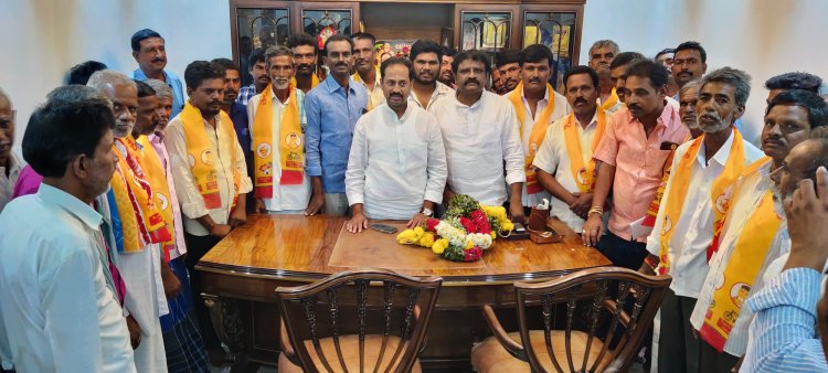 వైసిపి పార్టీని వీడి తెలుగుదేశం పార్టీలోకి వలసలు పర్వం