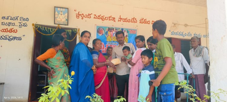 వృద్ధాశ్రమానికి నిత్యవసర సరుకులు పంపిణీ