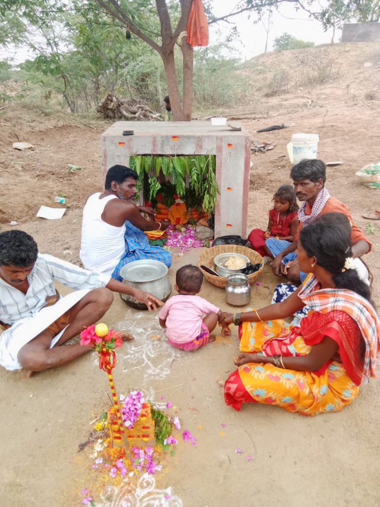 గంగమ్మకు ప్రత్యేక పూజలు నిర్వహించిన ఆలయ సంకల్పకులు నరసింహులు :-