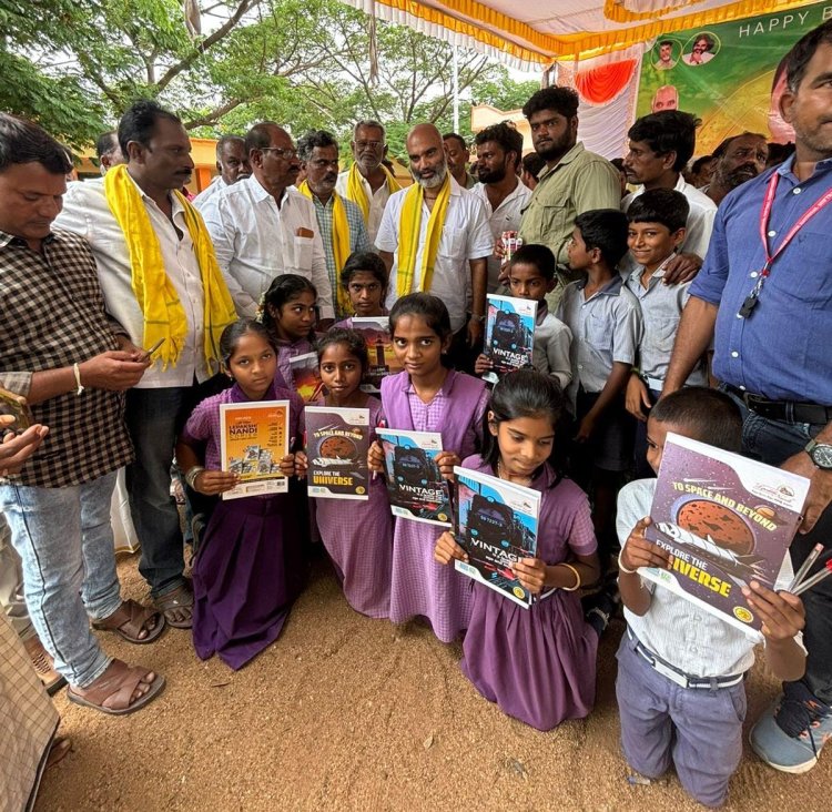 విద్యార్థులకు నోటు పుస్తకాలు, పెన్నులు పంపిణీ చేసిన ధర్మతేజ